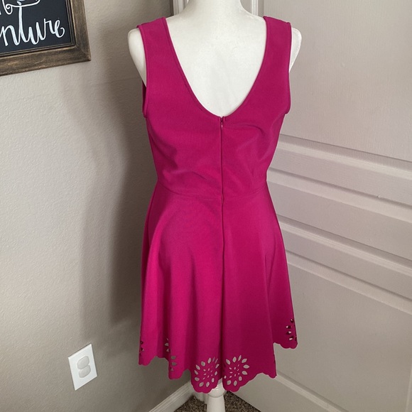 Eyelet getaway dress - Picture 3 of 4